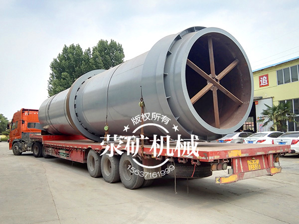 滎礦回轉窯筒體裝車完畢，準備出發